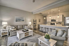 Chic and Central Townhome - 3 Blocks to Beach!